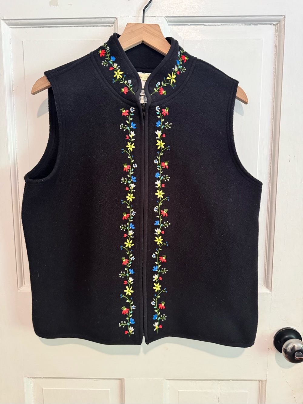Vintage Talbots Black Floral Embroidered Fleece Vest PM Cottagecore Folk Zip Up